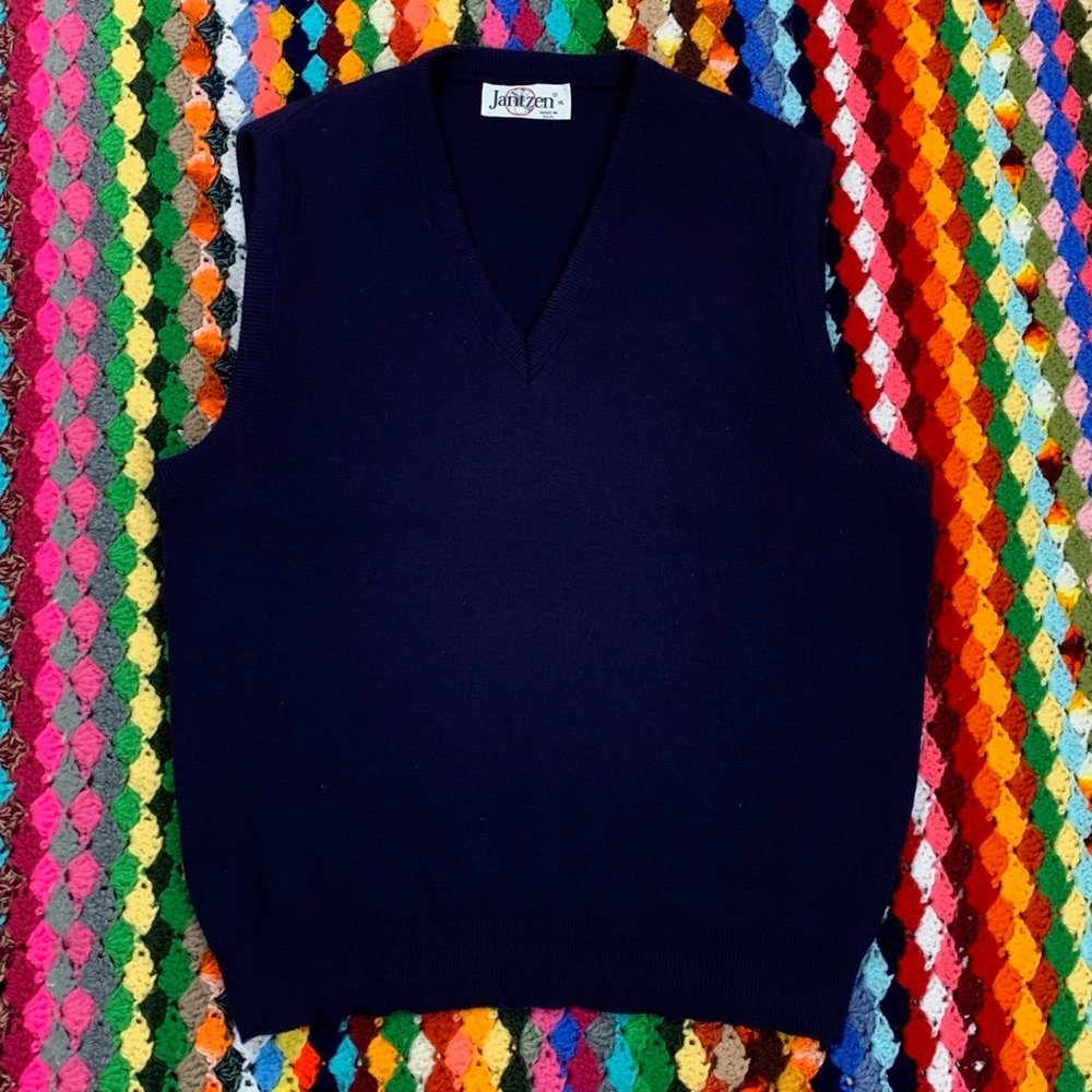 Vintage Jantzen Oversized Knit Eggplant Menswear V-Neck Sleeveless Sweat… - Picture 7 of 11